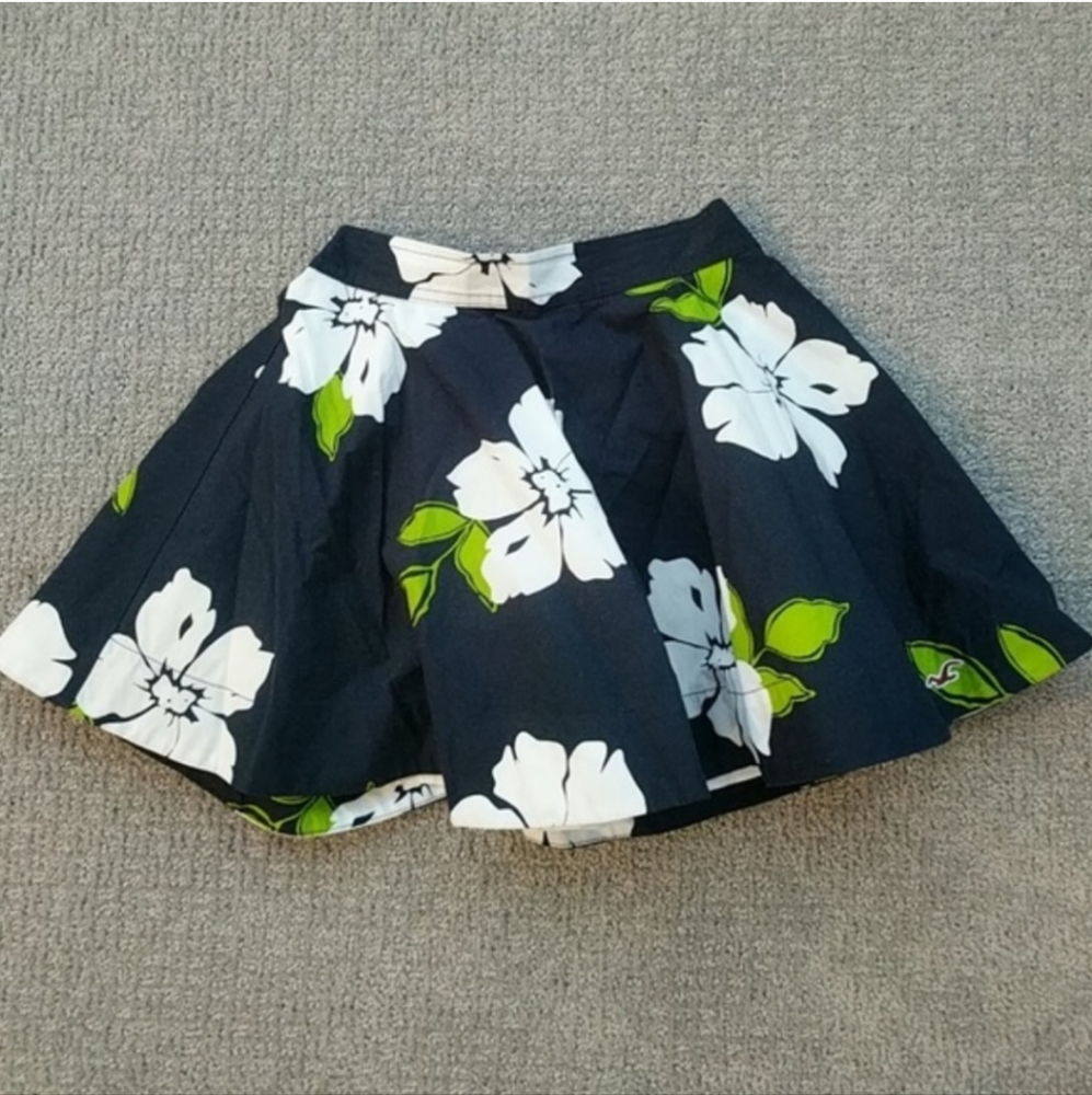 NEW Hollister navy blue white flower print mini skirt size XS